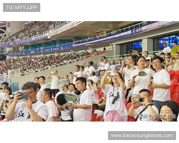 武汉足球明星赛门票热销球迷狂欢期待精彩对决