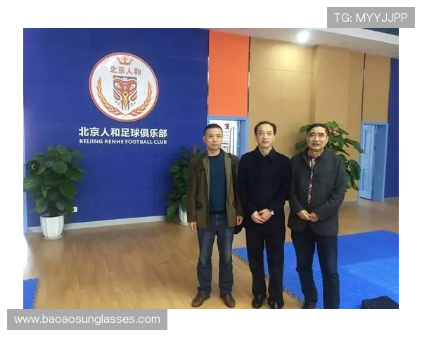 武汉足球队与重庆足球队的耐力较量赛后分析与总结