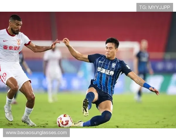 武汉足球队以83分稳居冠军赛积分榜首位，争冠形势一片大好